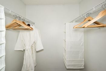 Walk-in closet 
